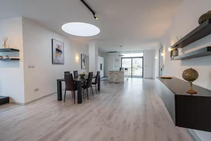 Seafront Penthouse Paradise Views Of Balluta Bay Apartment *